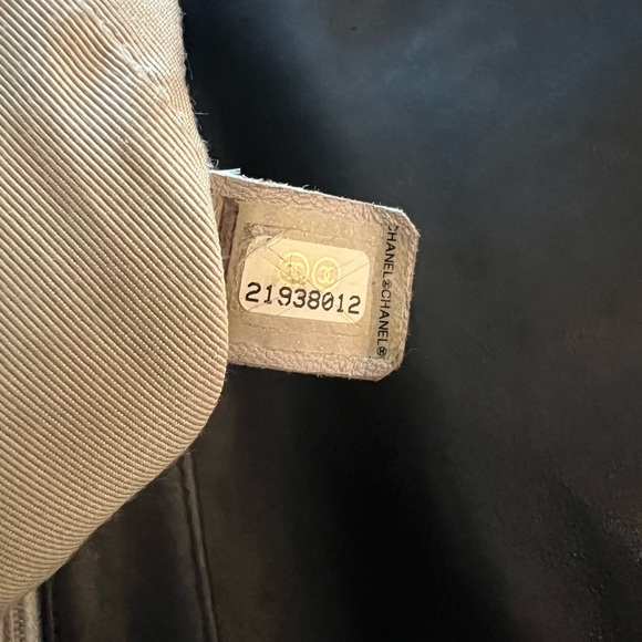 💎Authentic💎Chanel bag in great condition. - Picture 4 of 4